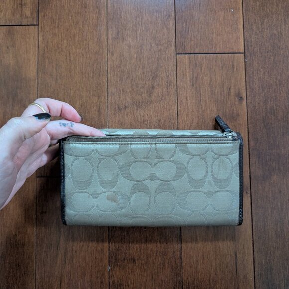 COACH SIGNATURE SOHO TRIFOLD WALLET - Picture 5 of 5